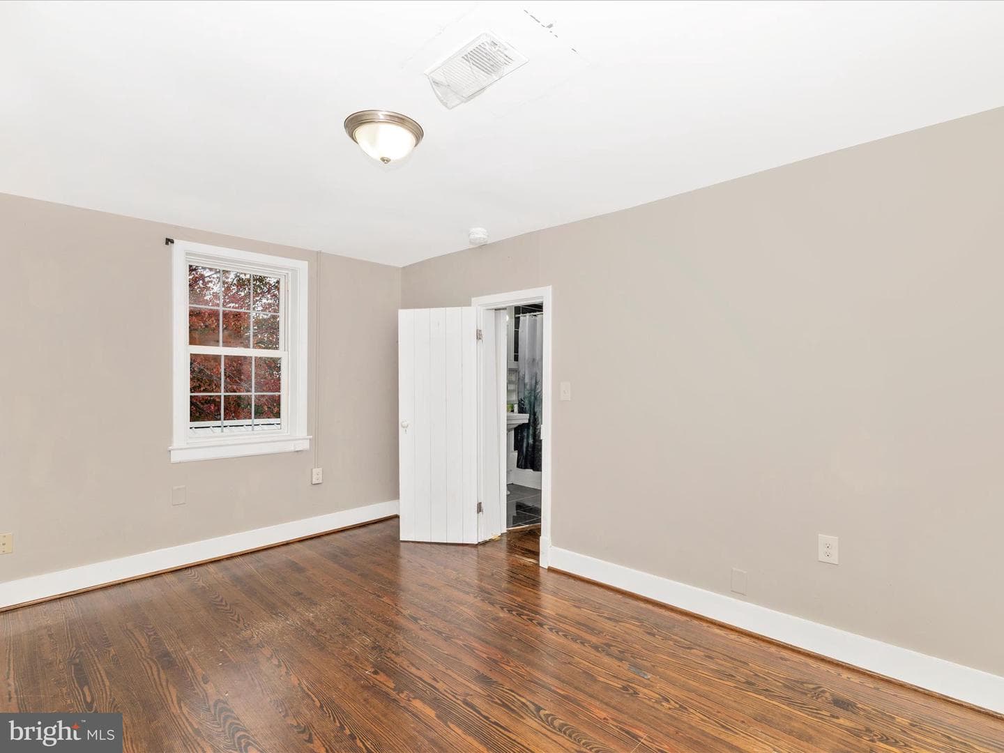 106 E Main Street photo 30