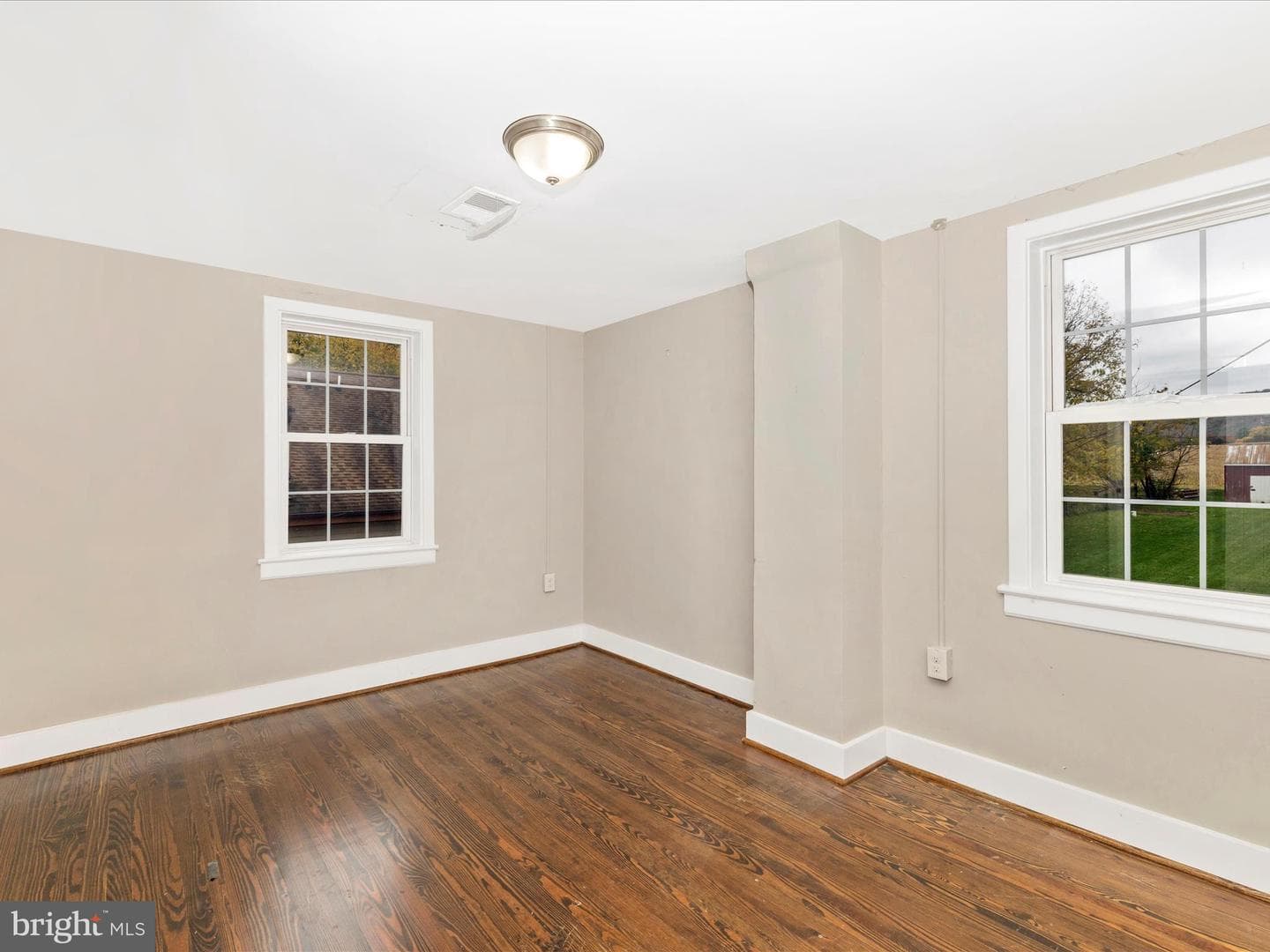 106 E Main Street photo 31