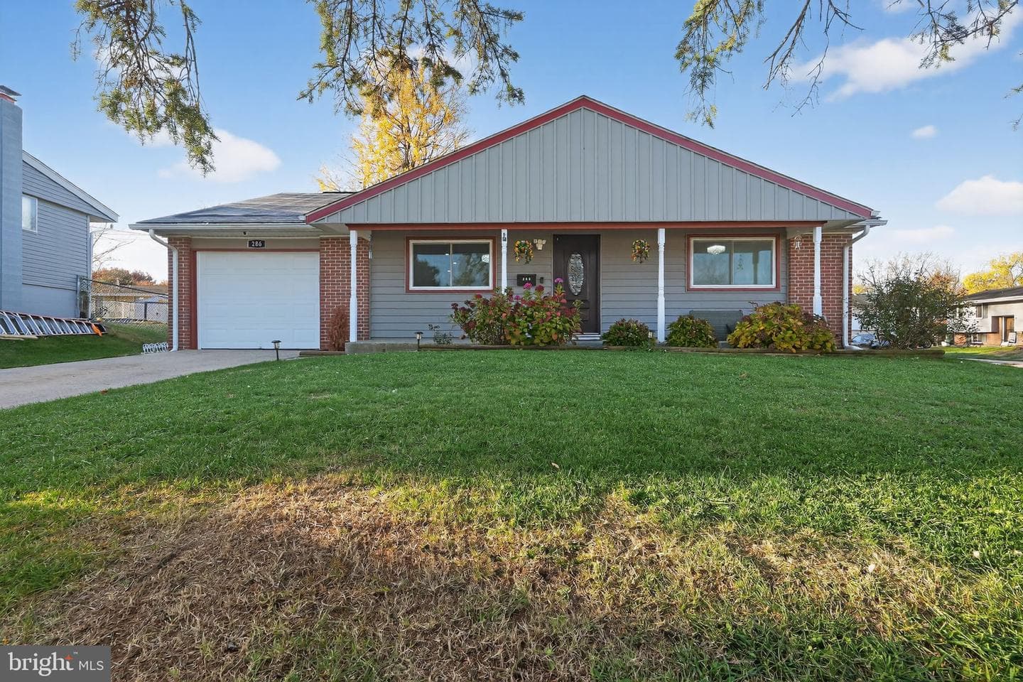 286 Pinoak Lane photo 2