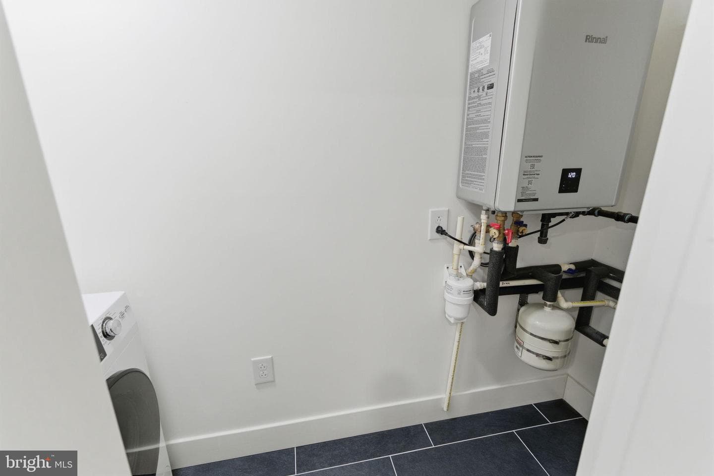 38 E 6th Street photo 17