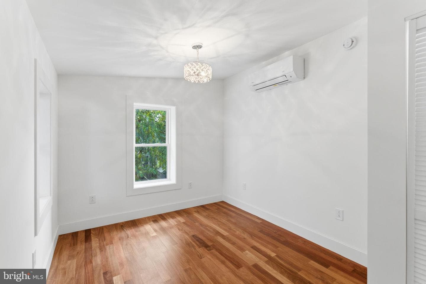 38 E 6th Street photo 32