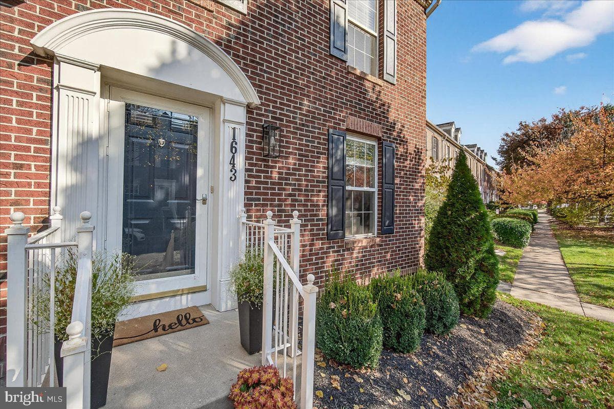 1643 Coopers Way photo 2