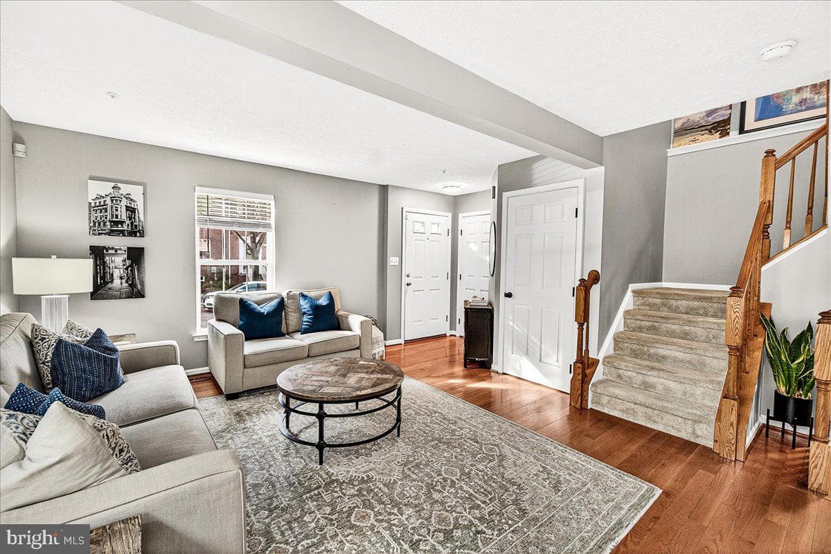 1643 Coopers Way photo 4