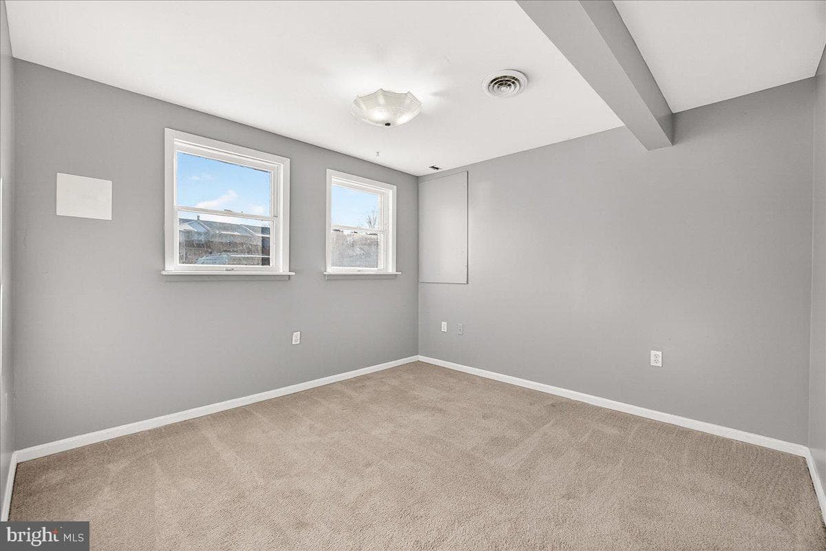 101 Grantham Court photo 37