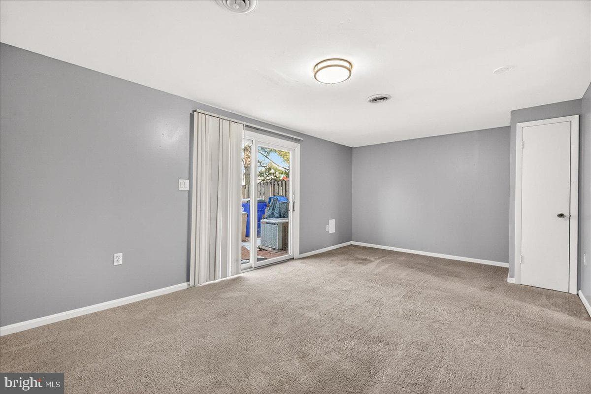 101 Grantham Court photo 43