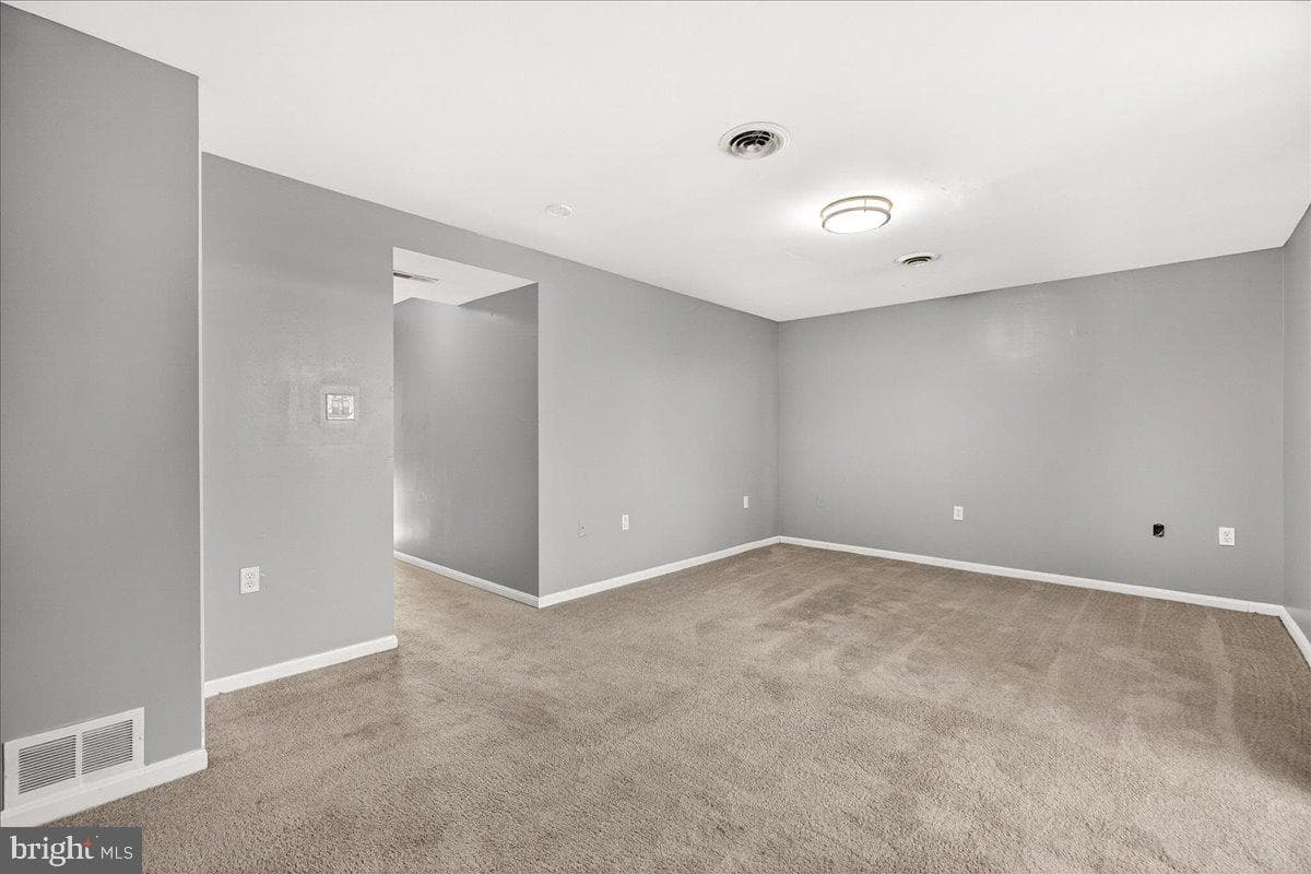 101 Grantham Court photo 44