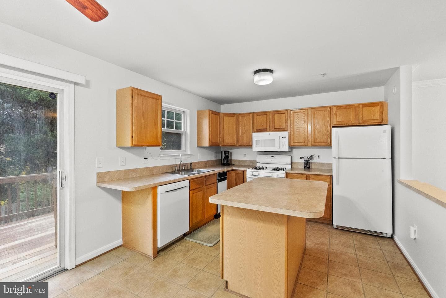 426 Blossom Lane photo 6