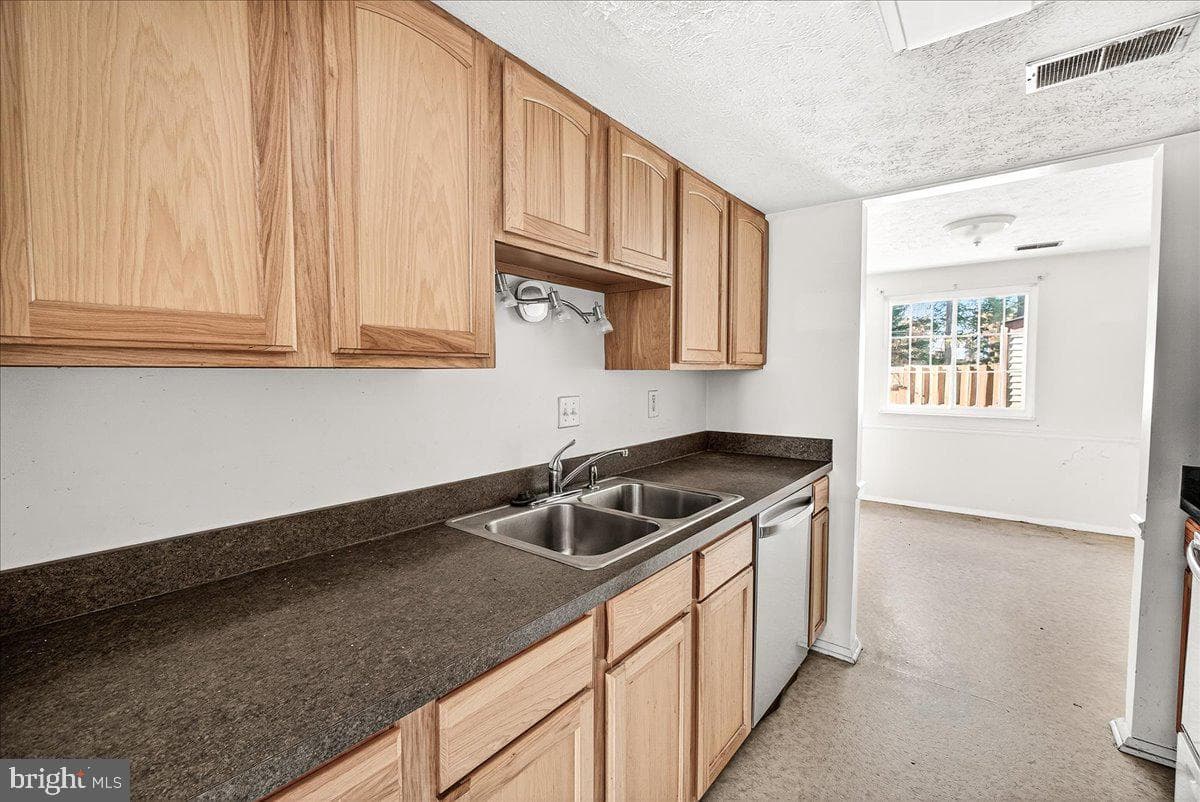 132 Savannah Court photo 5