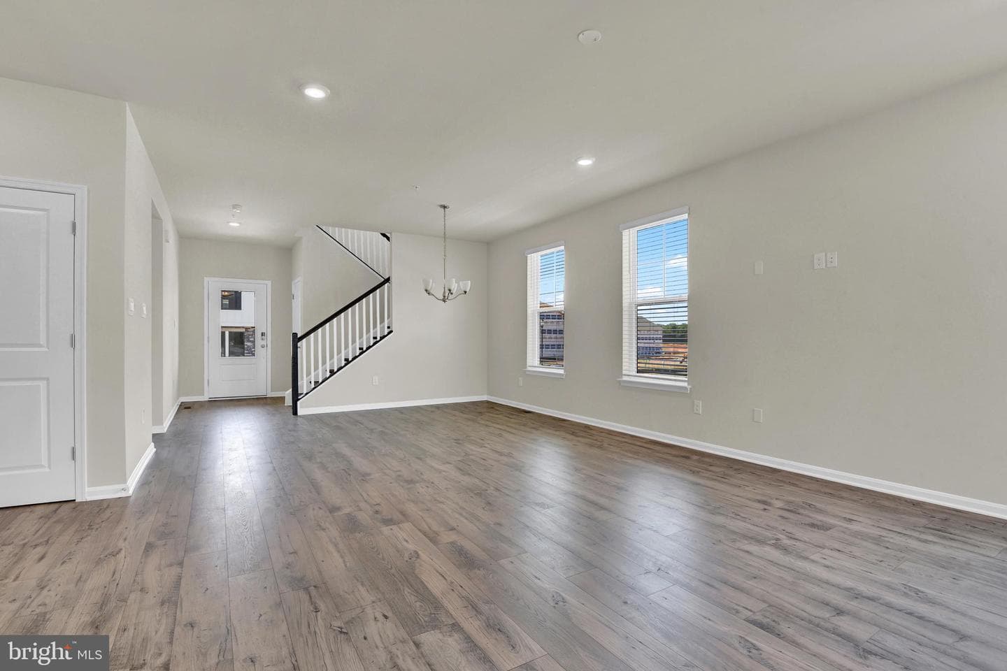459 Hanson Street photo 10