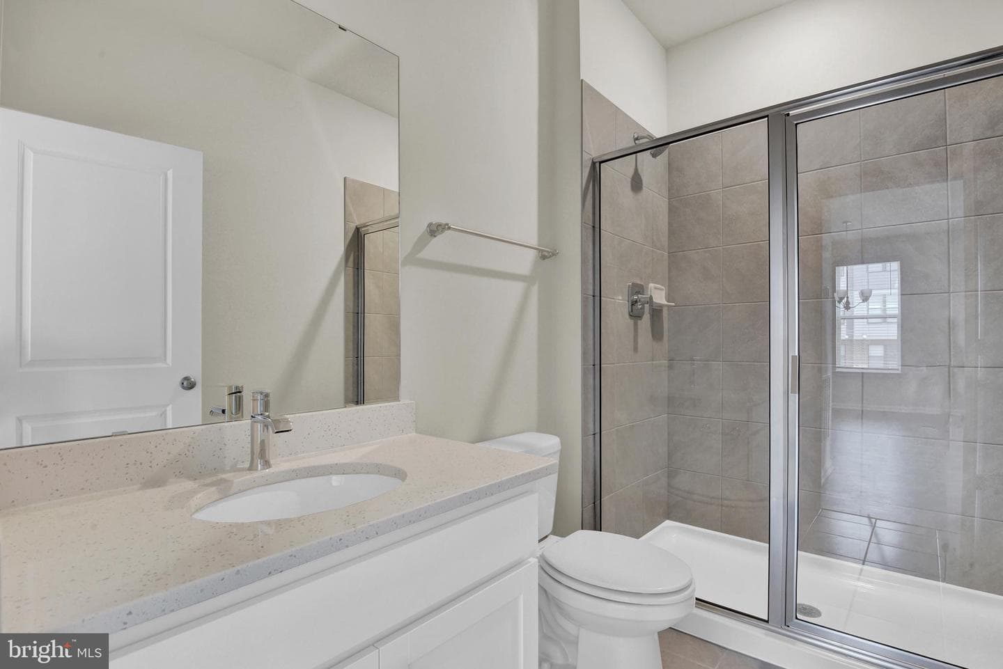 459 Hanson Street photo 11