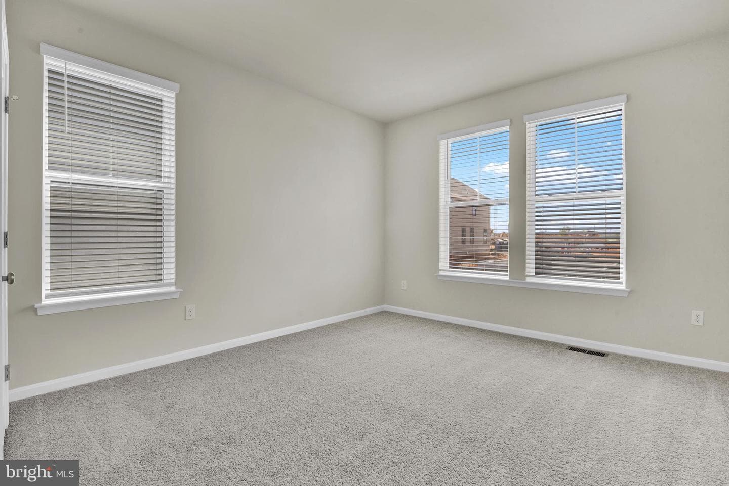 459 Hanson Street photo 12