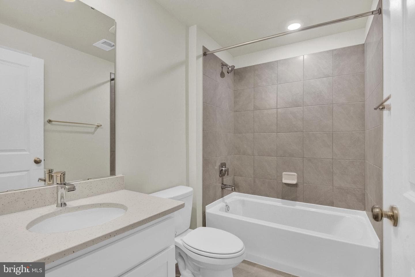 459 Hanson Street photo 28