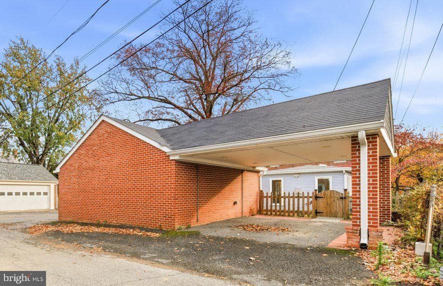 301 Fleming Avenue photo 50