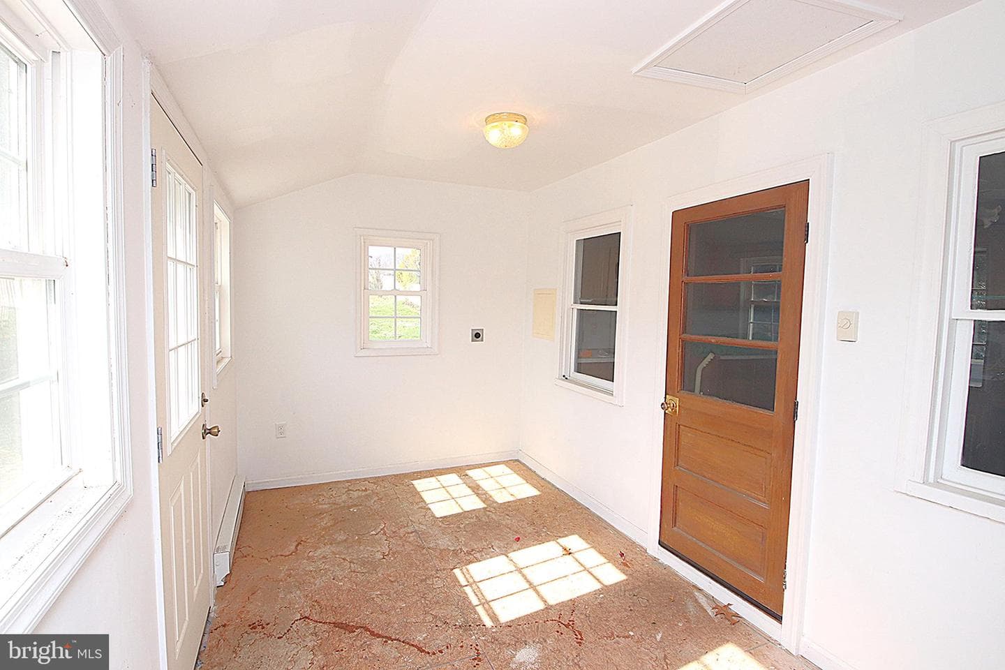 202 E Main Street photo 4