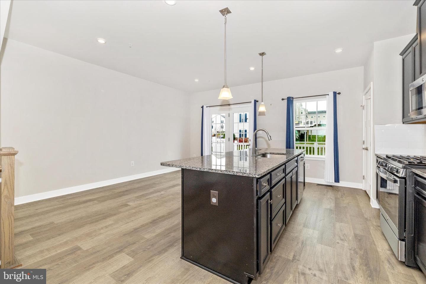 1604 Broadford Park Street photo 10