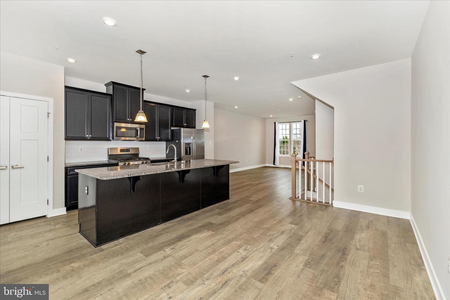 1604 Broadford Park Street photo 13