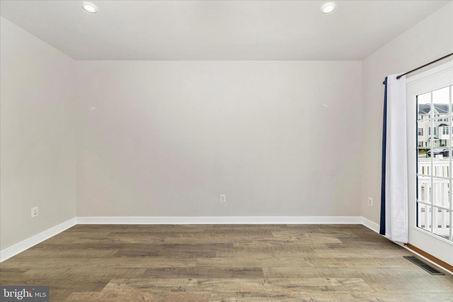 1604 Broadford Park Street photo 14