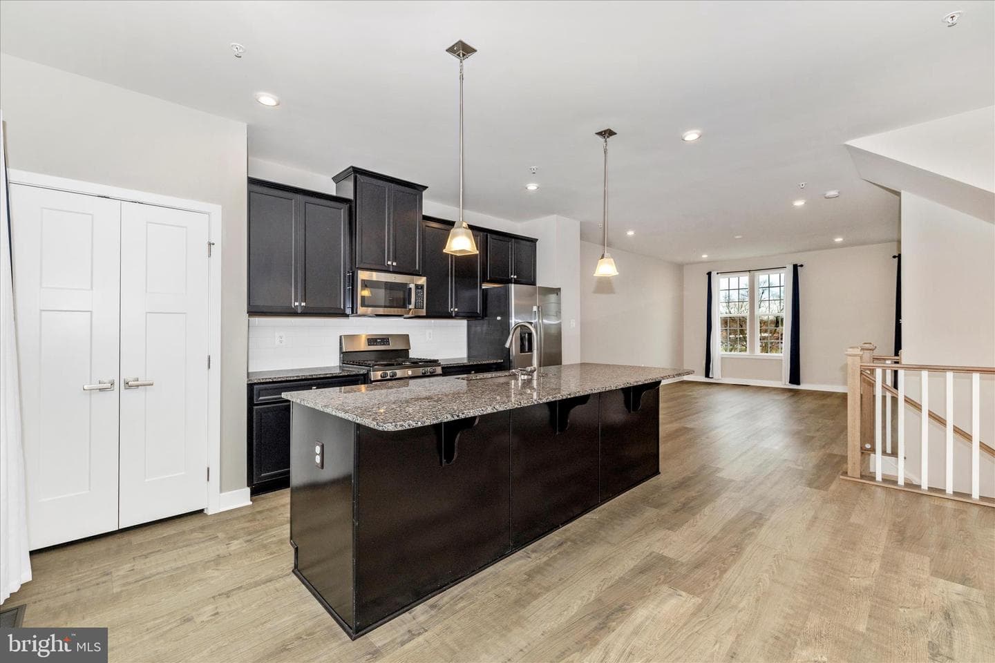 1604 Broadford Park Street photo 17
