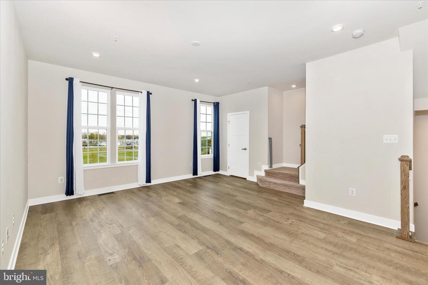 1604 Broadford Park Street photo 21