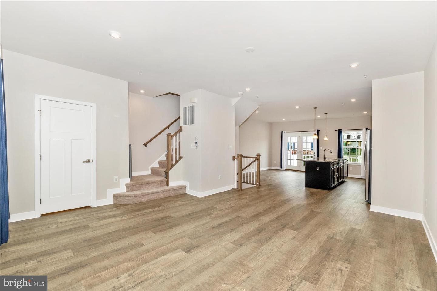1604 Broadford Park Street photo 22
