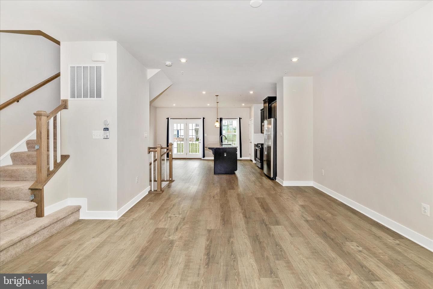 1604 Broadford Park Street photo 23