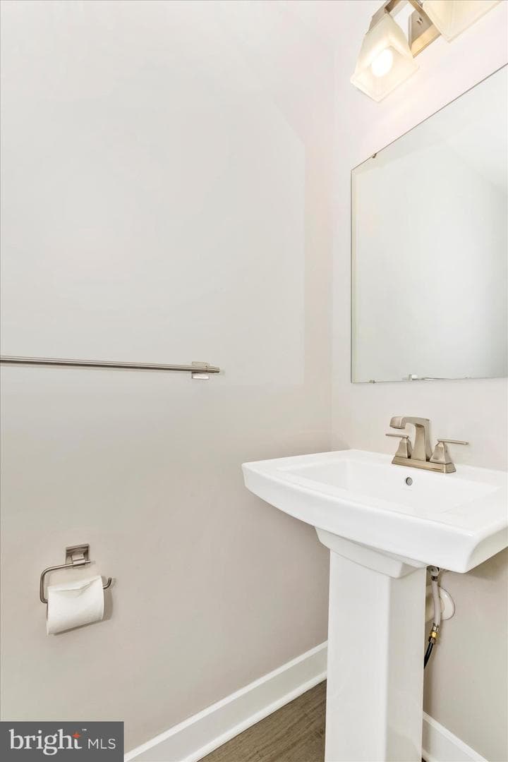 1604 Broadford Park Street photo 24