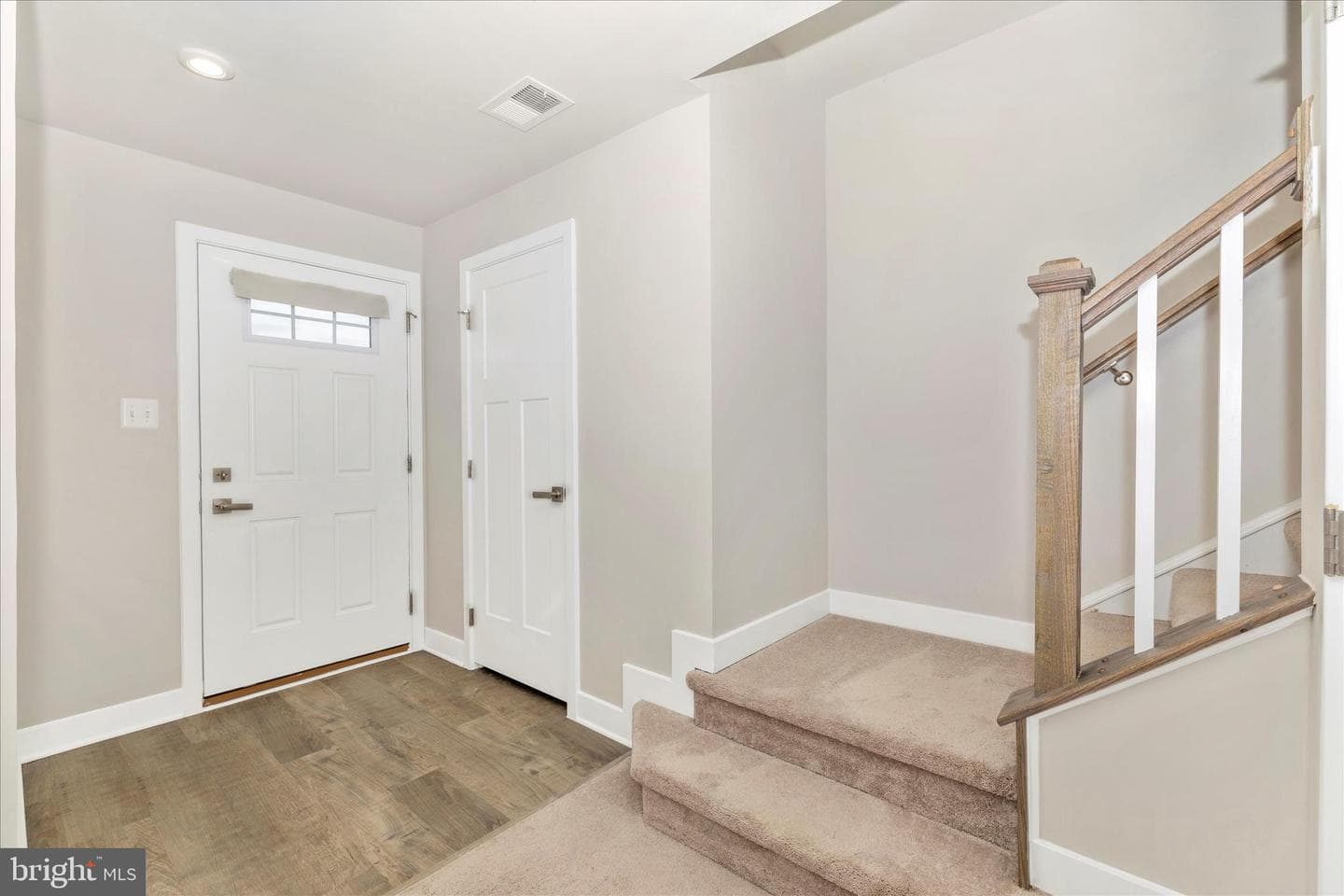 1604 Broadford Park Street photo 3