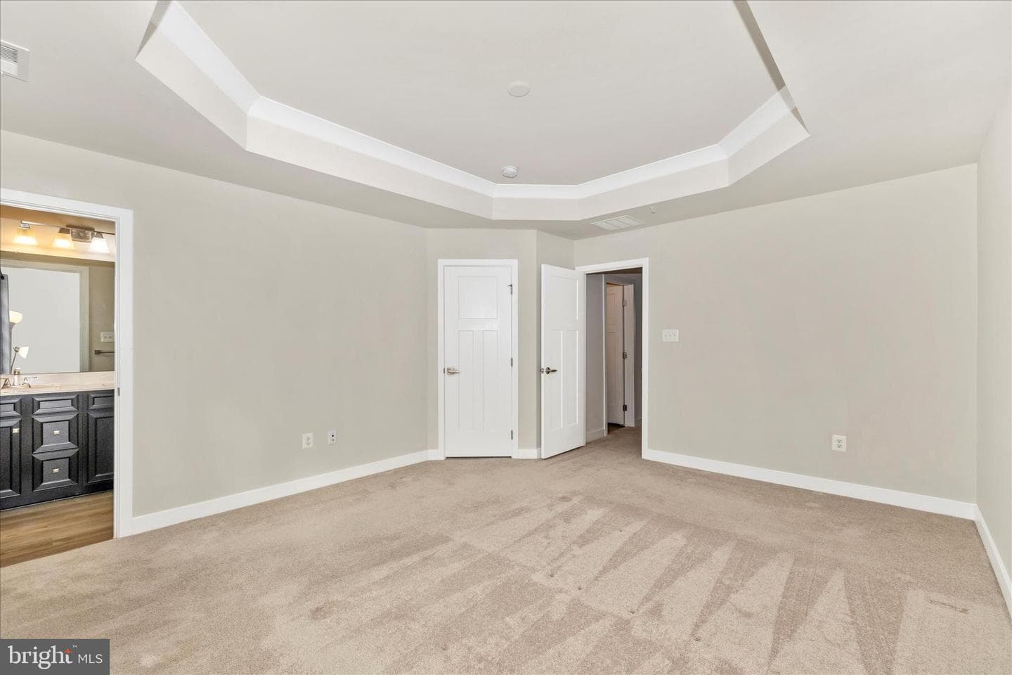 1604 Broadford Park Street photo 33