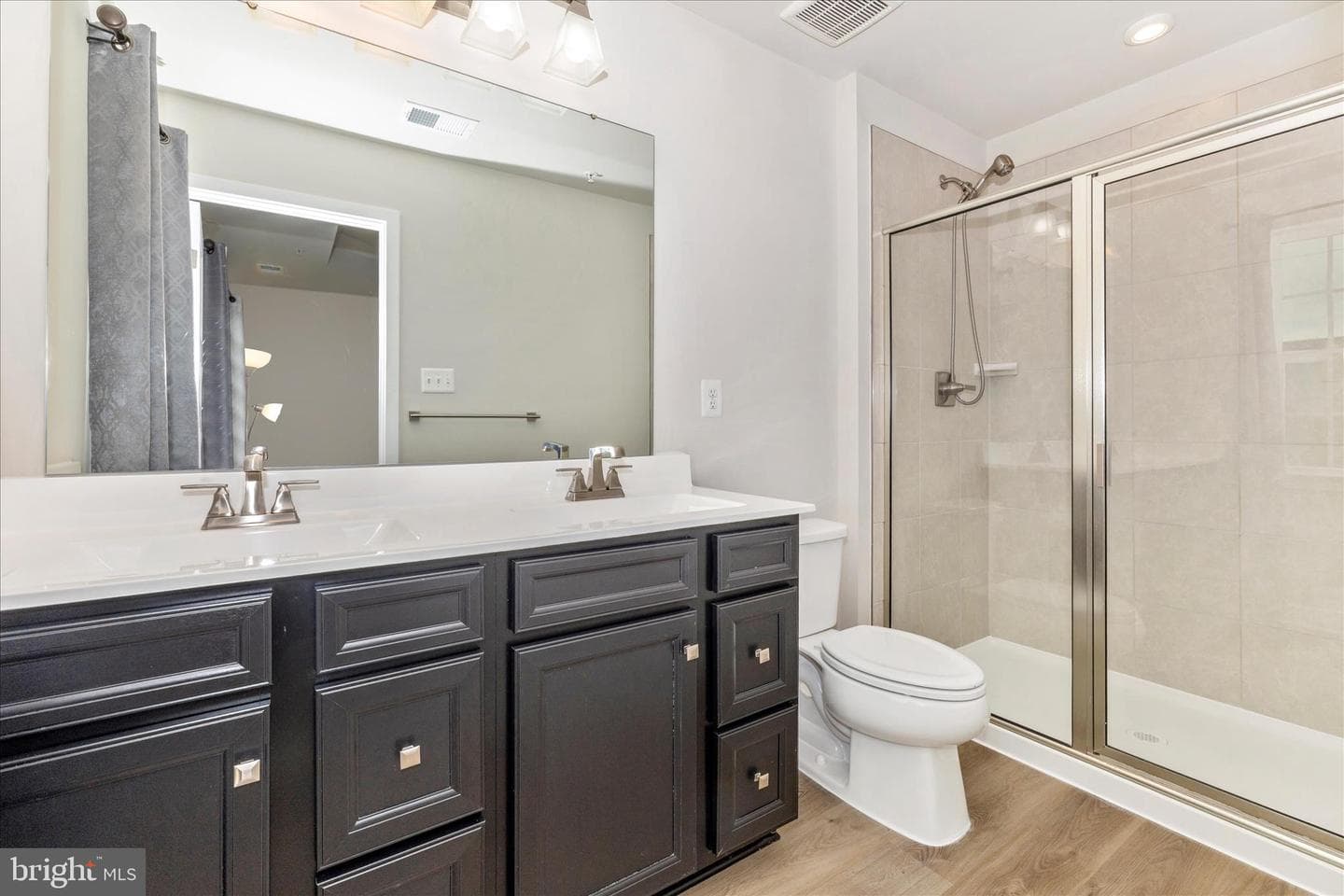 1604 Broadford Park Street photo 36