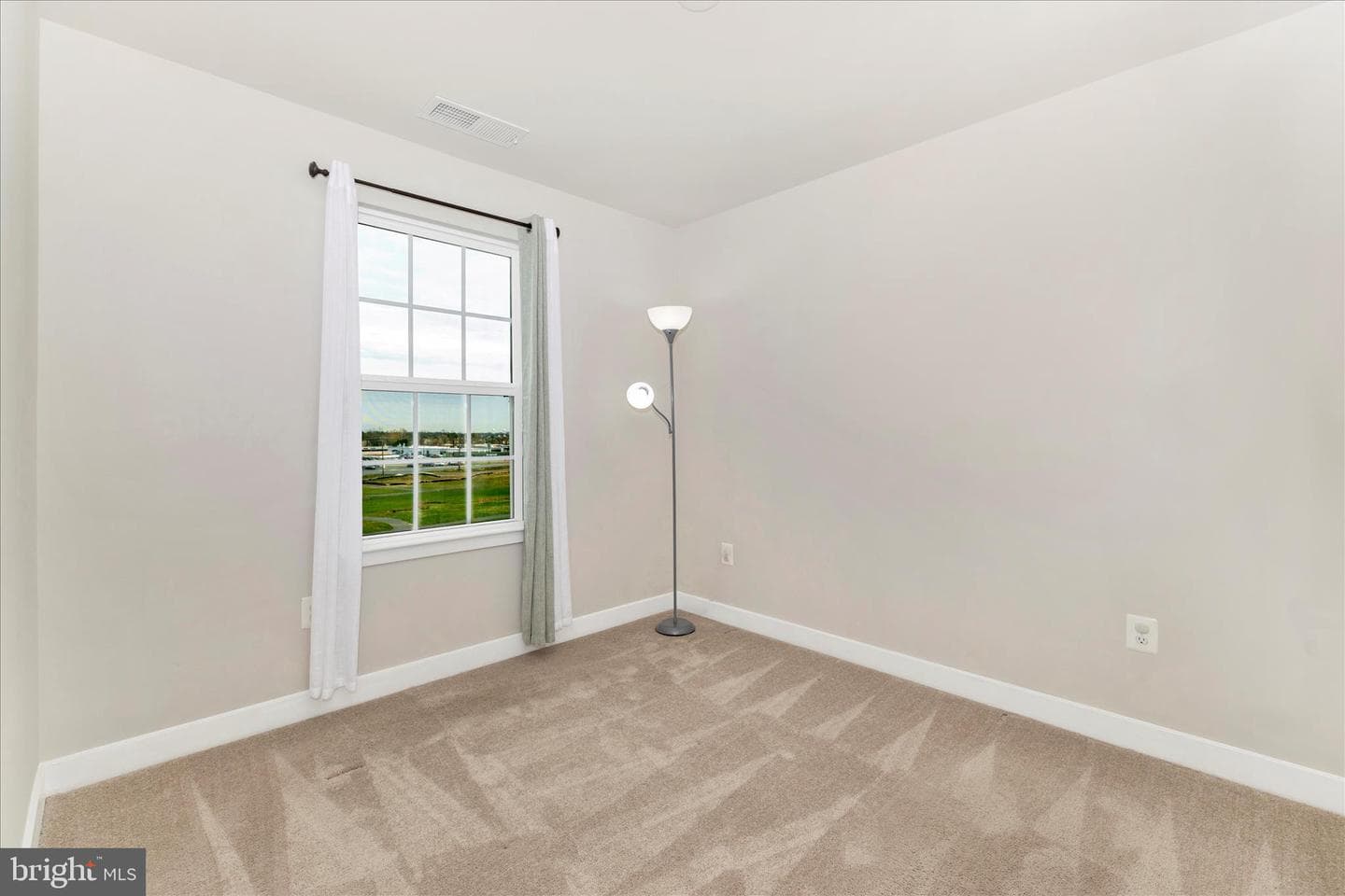 1604 Broadford Park Street photo 39