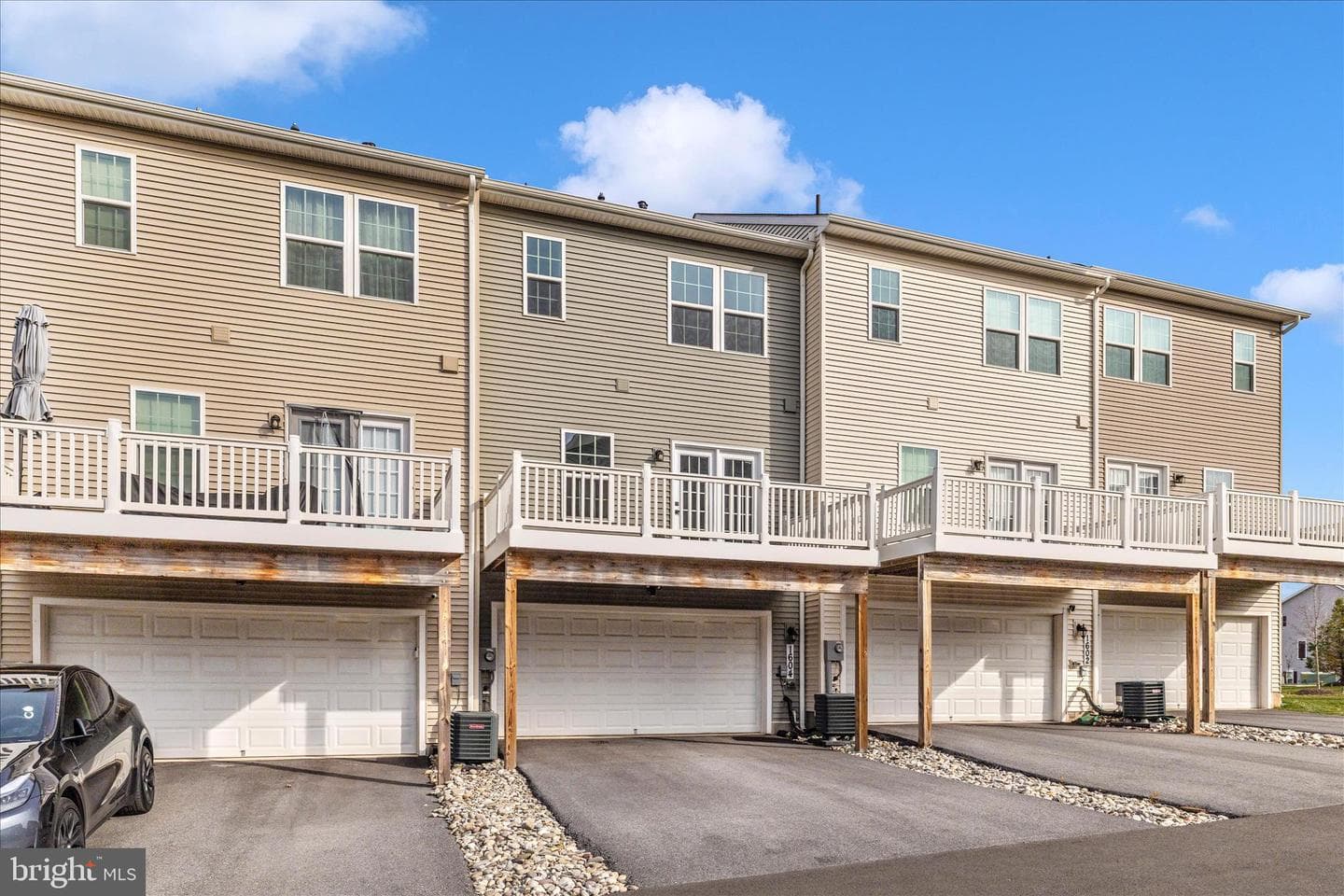 1604 Broadford Park Street photo 52