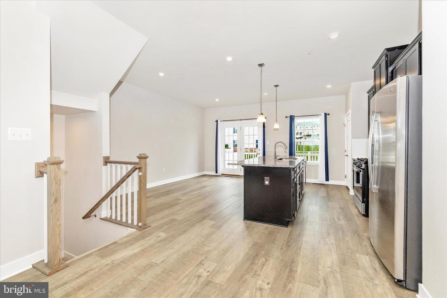1604 Broadford Park Street photo 9