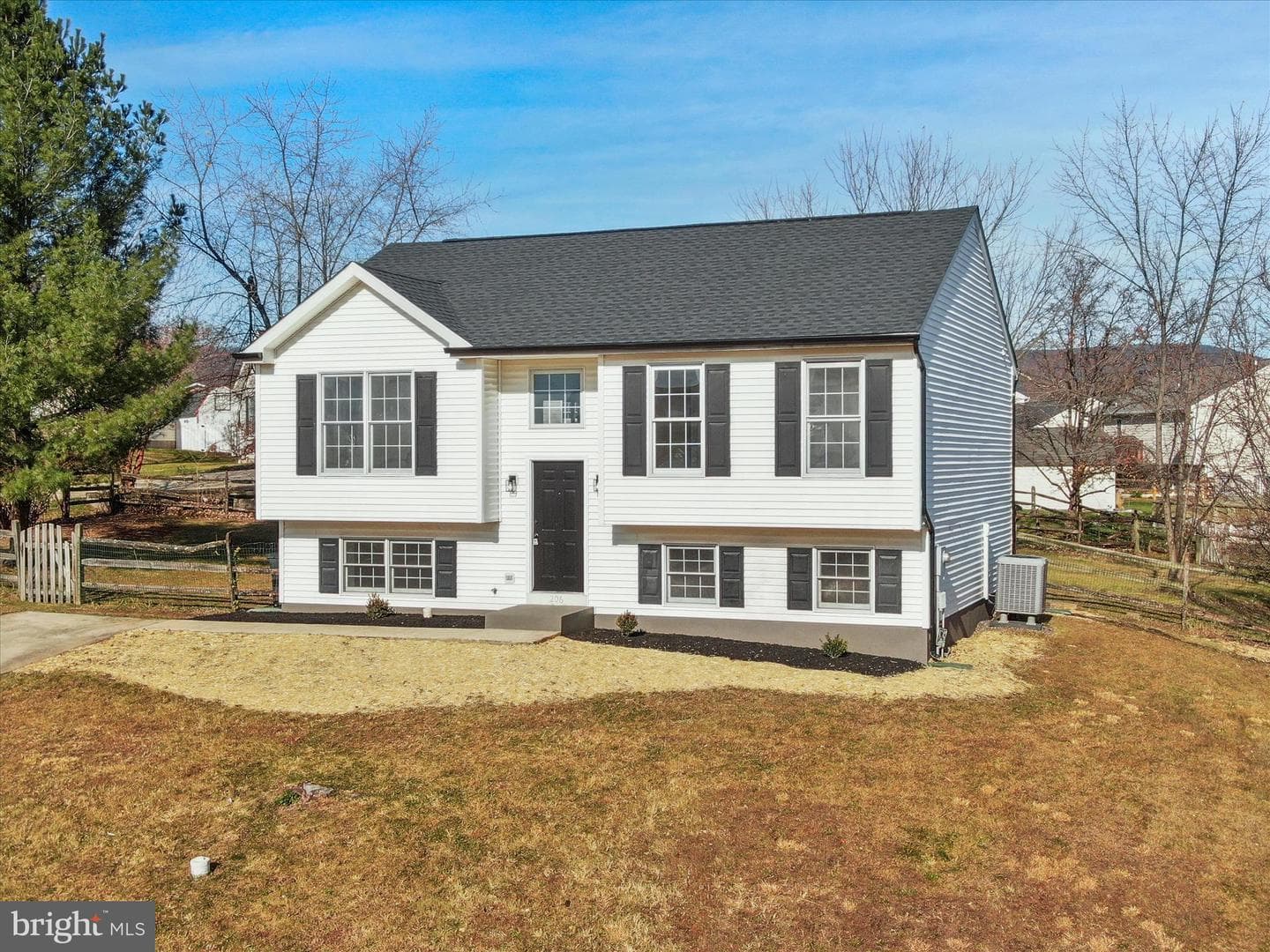 206 Ironmaster Drive photo 3
