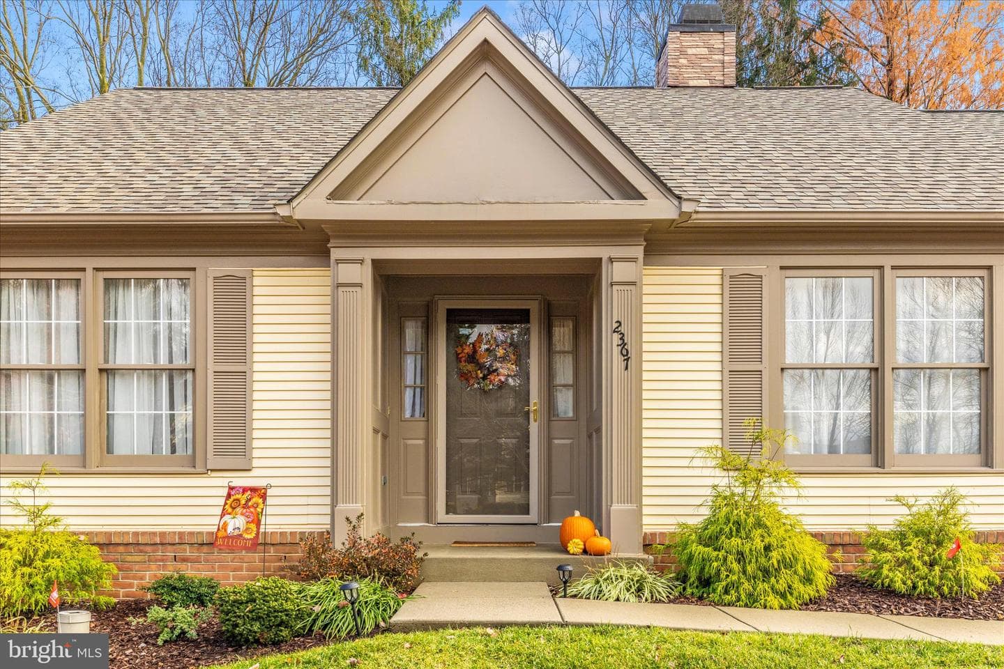 2367 Bear Den Road photo 2
