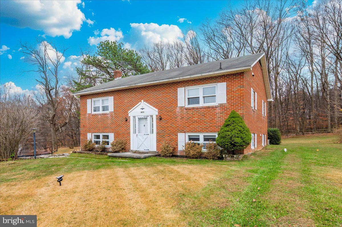 6015 Keyser Lane photo 1