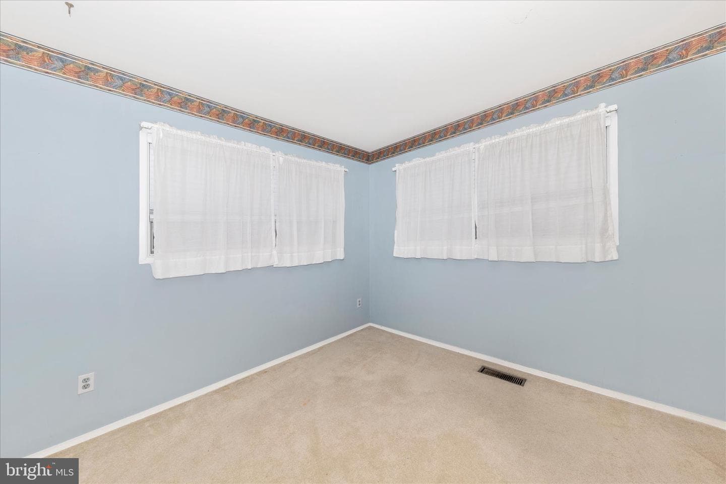 417 Logan Street photo 16