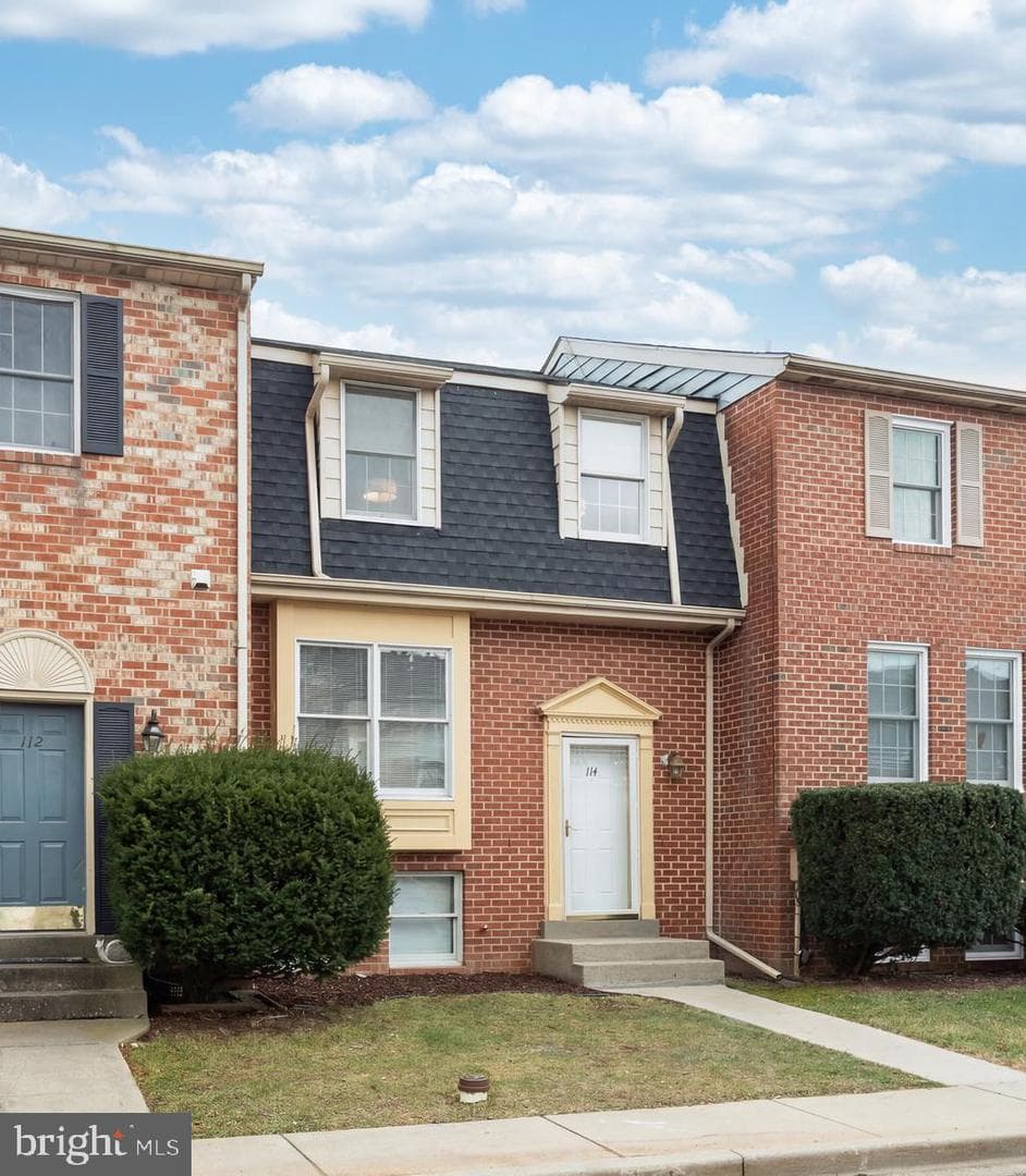 114 Colony Court photo 2