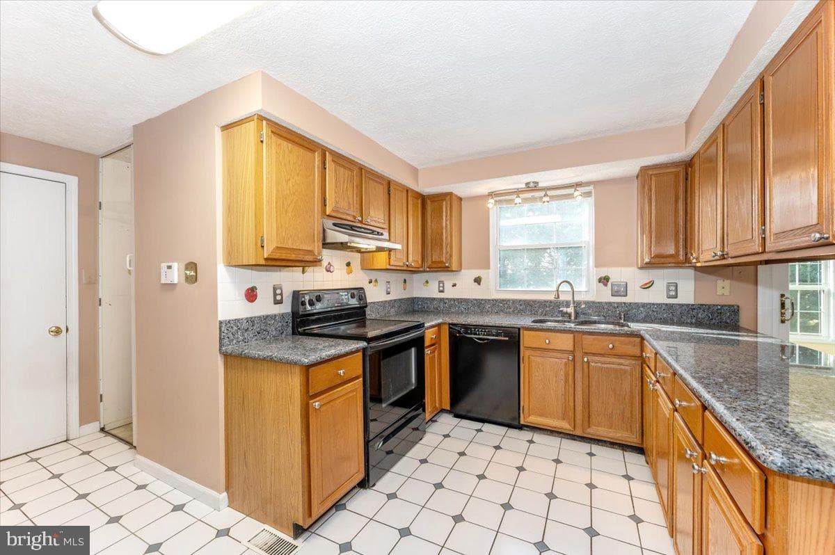215 Sandstone Drive photo 17