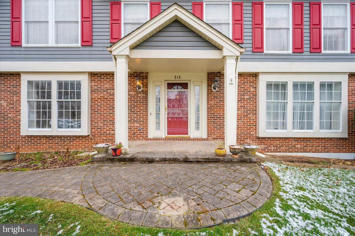 215 Sandstone Drive photo 2