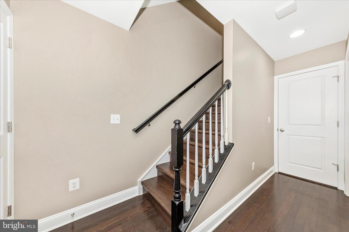 625 E 7th Street photo 8