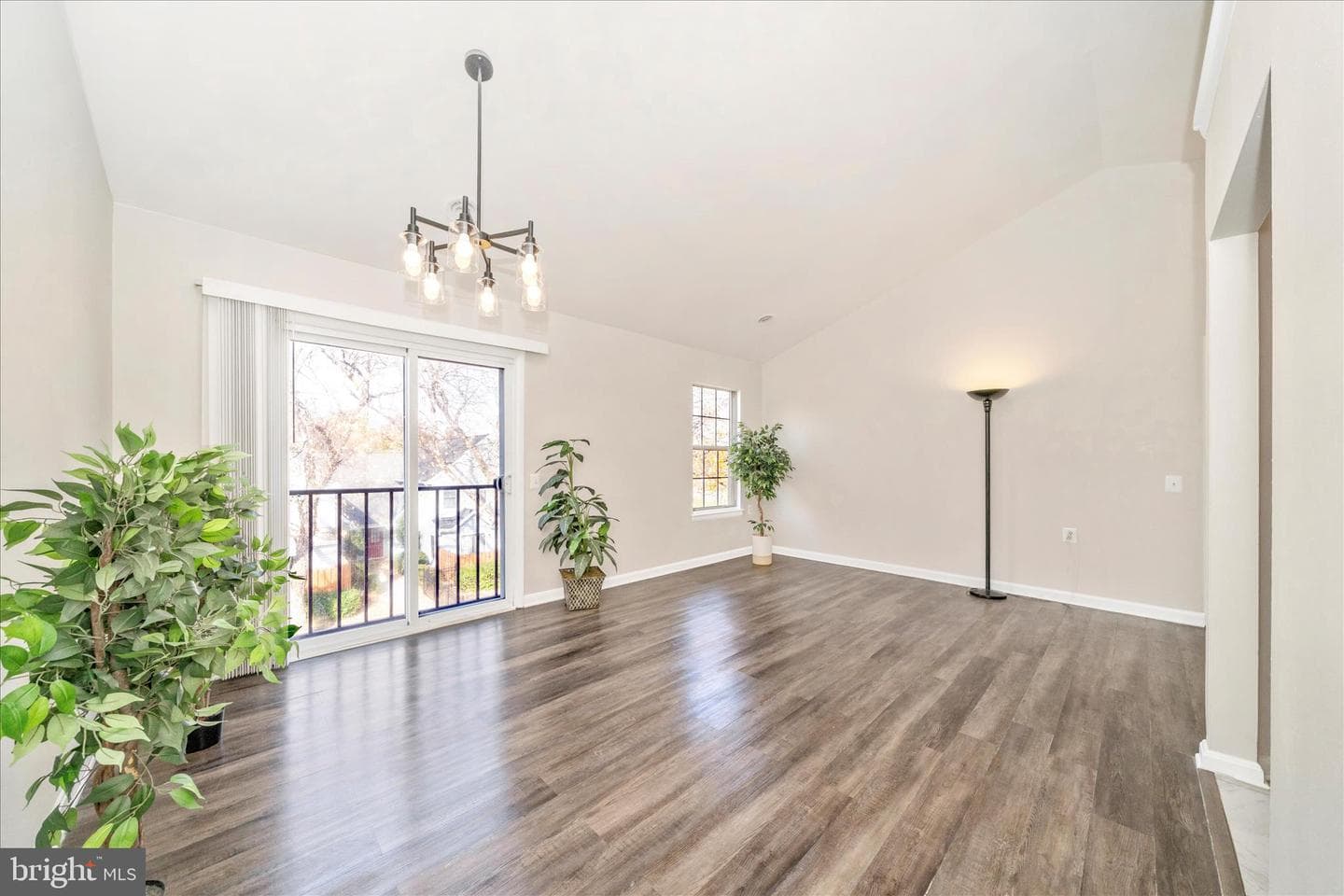 5701 Lavender Plaza #j photo 10