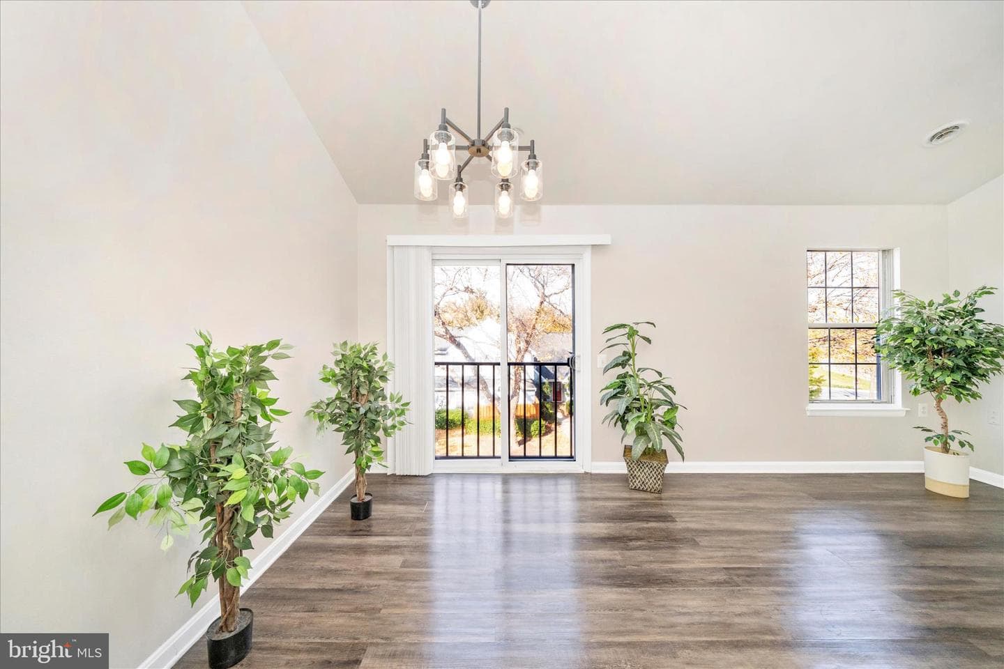 5701 Lavender Plaza #j photo 14