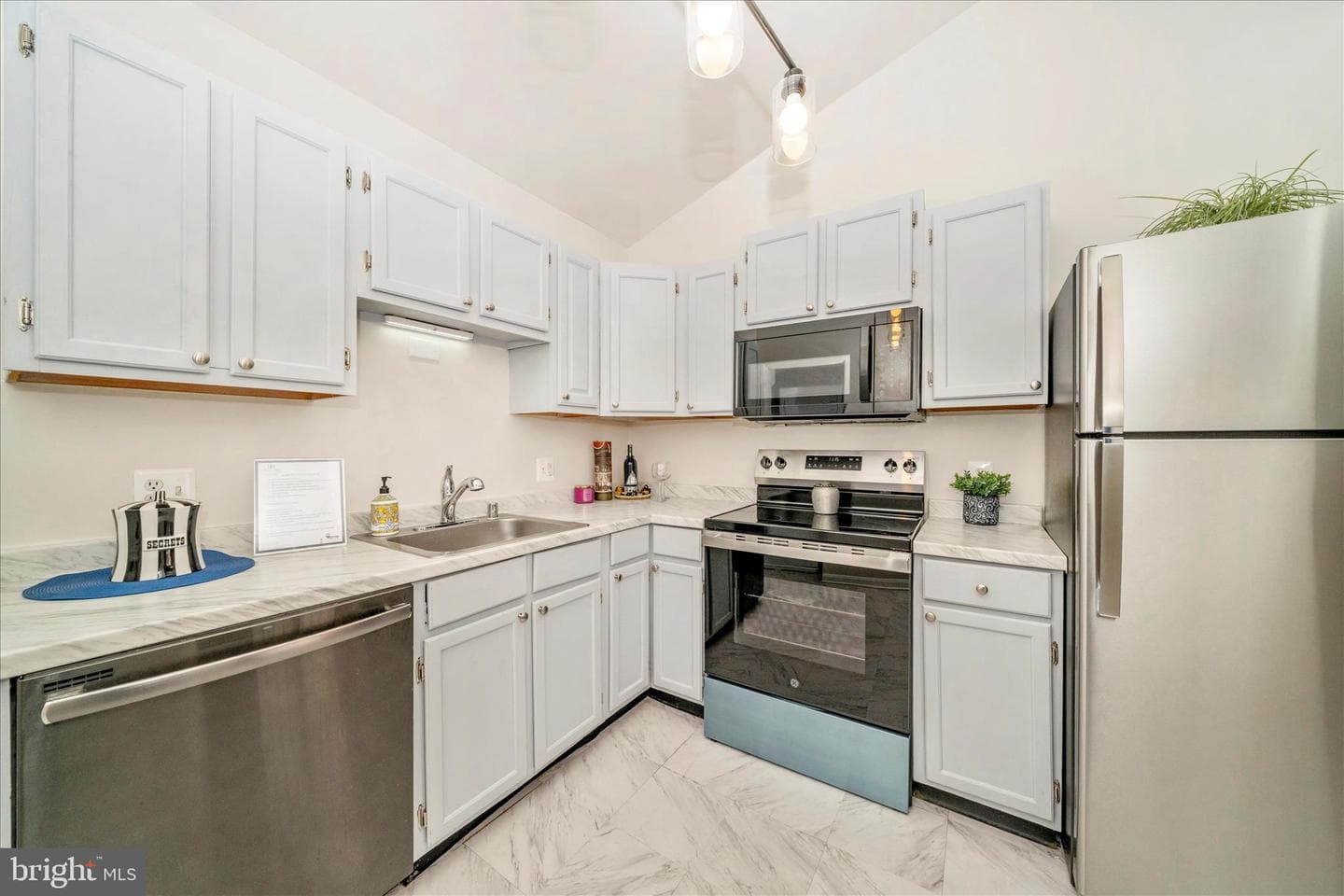 5701 Lavender Plaza #j photo 17