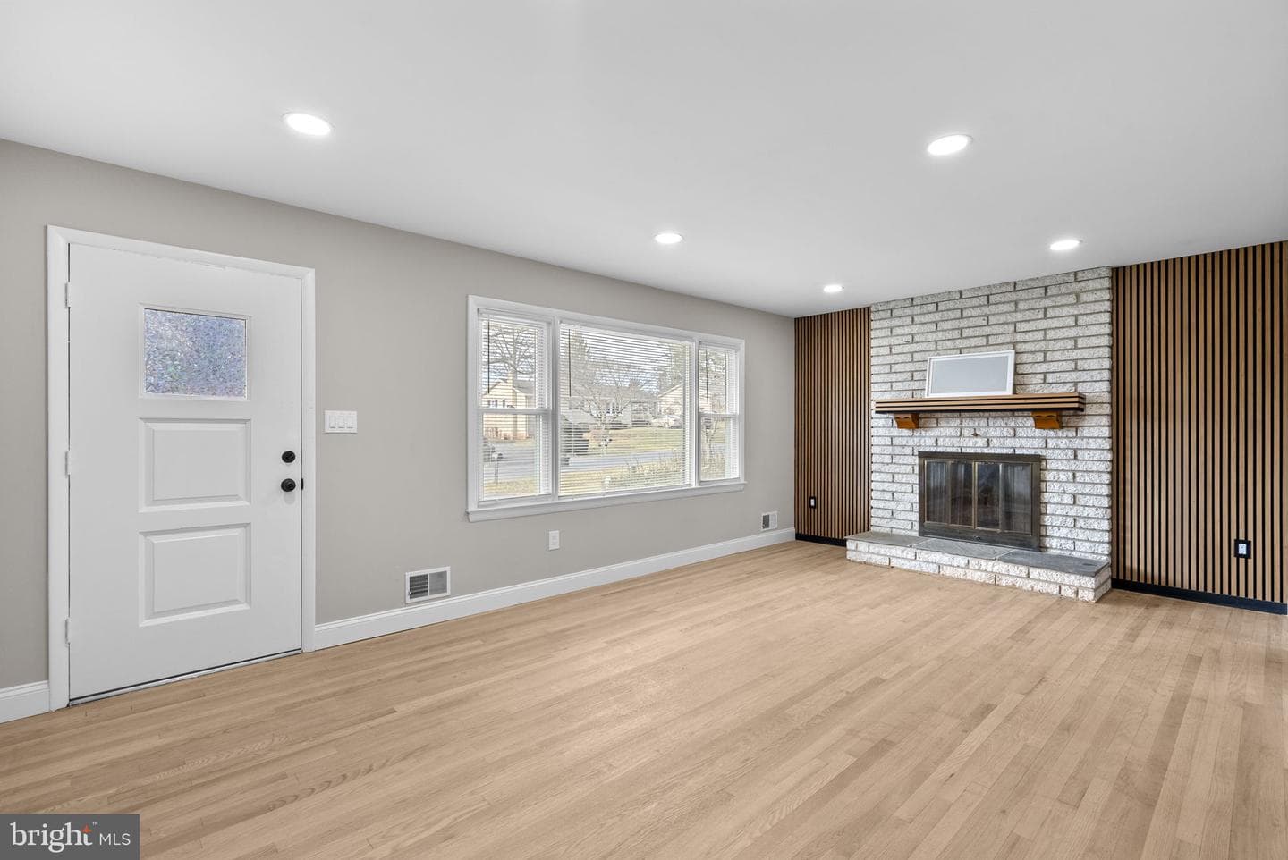 3887 Shadywood Drive photo 4