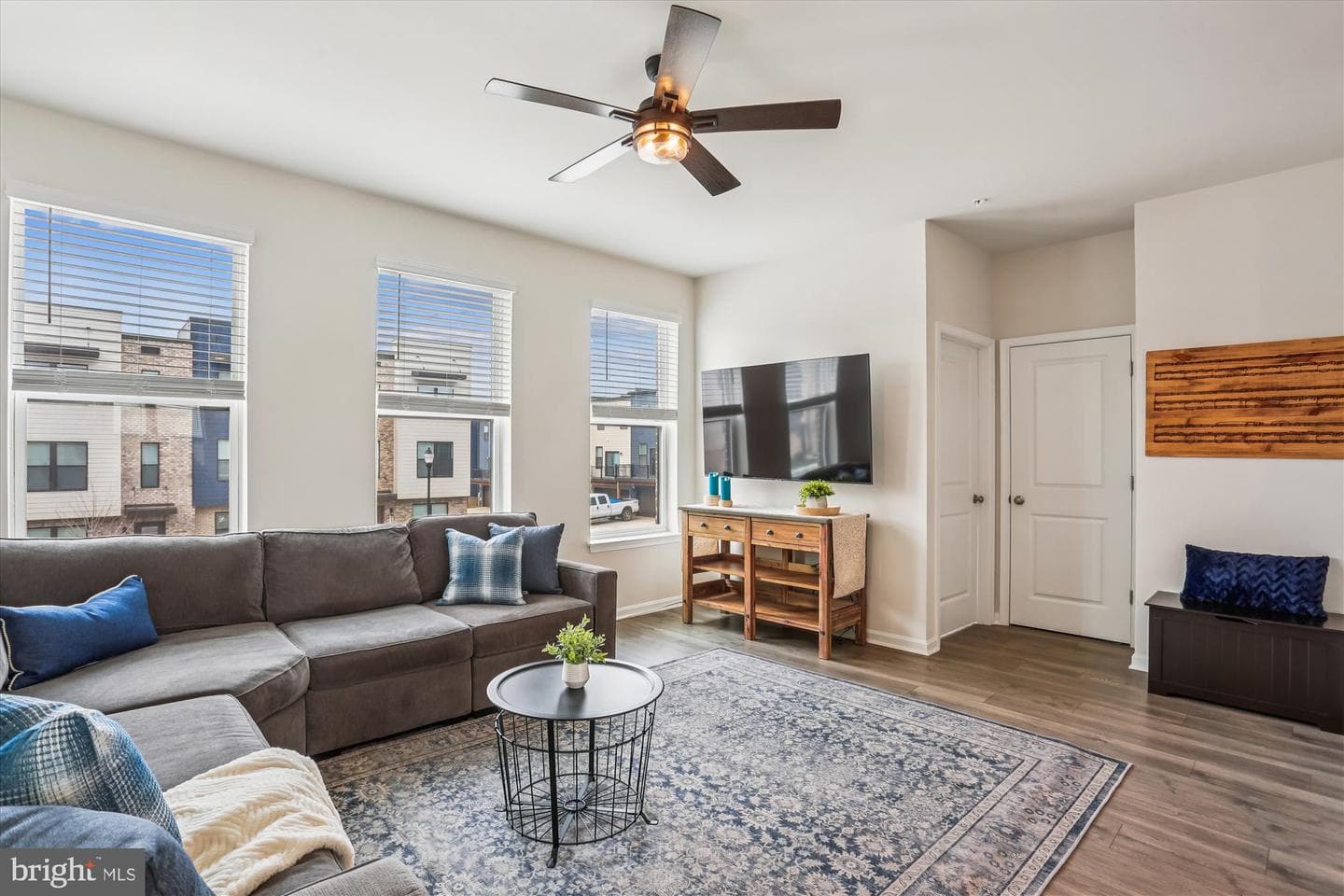 484 Tiller St photo 9