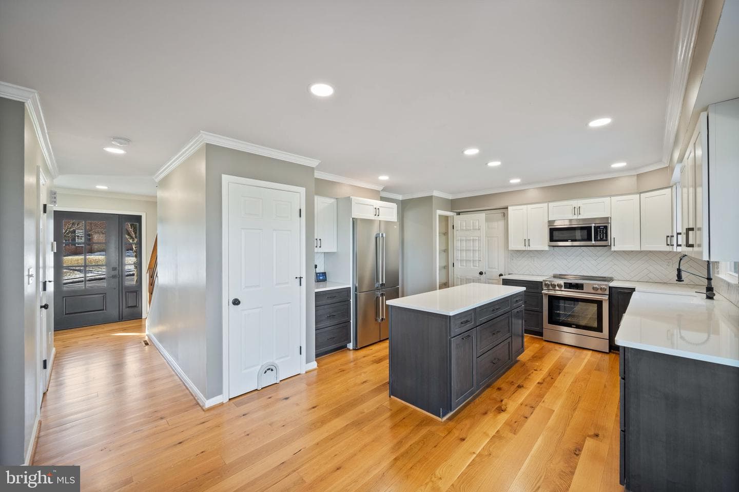 1105 Village Gate Drive photo 4