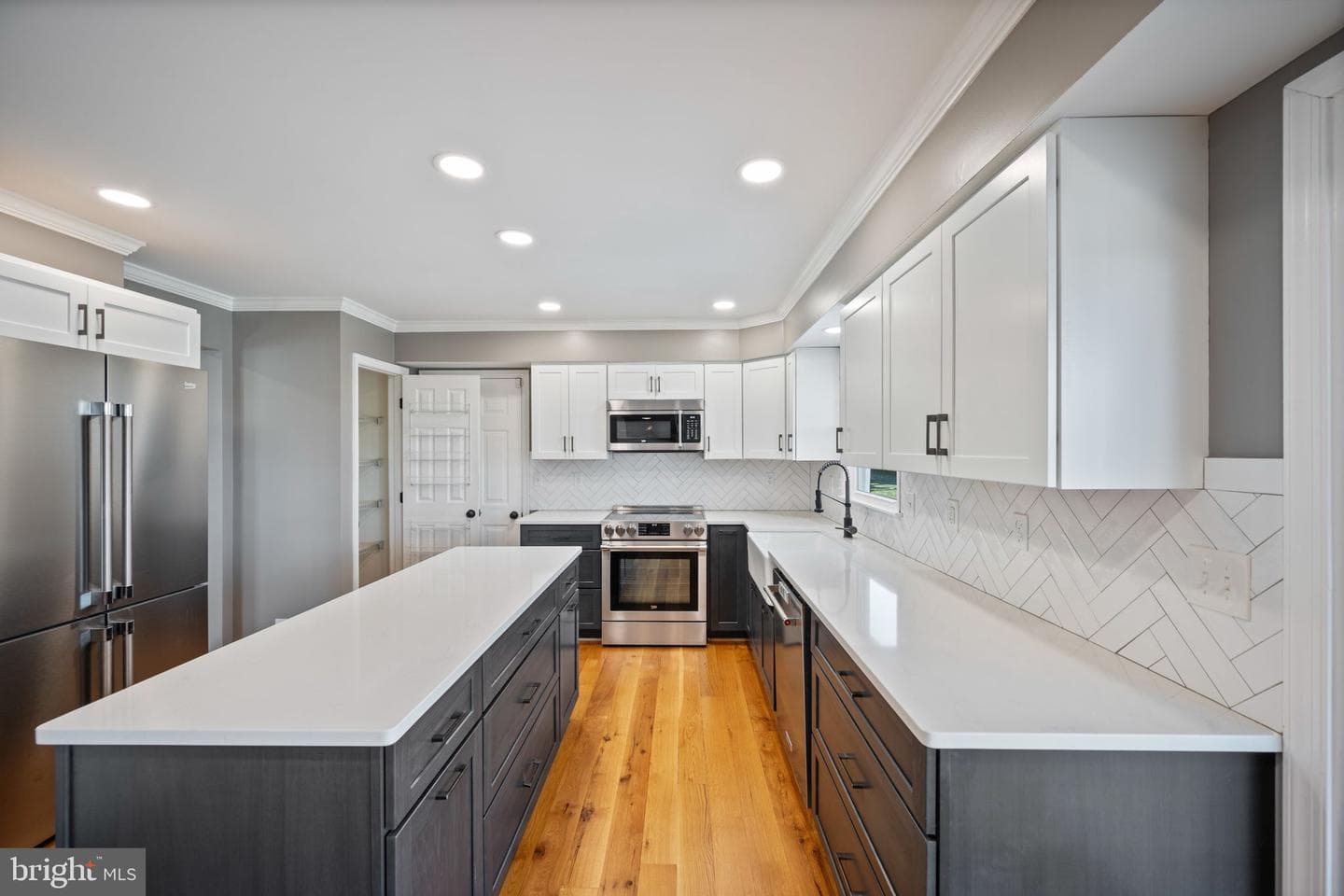 1105 Village Gate Drive photo 5