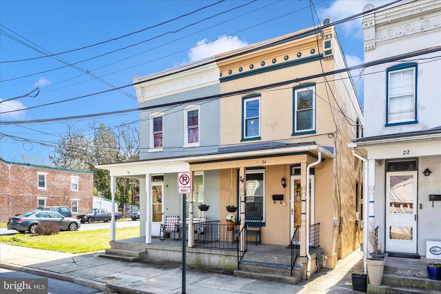 24 E 8th Street
