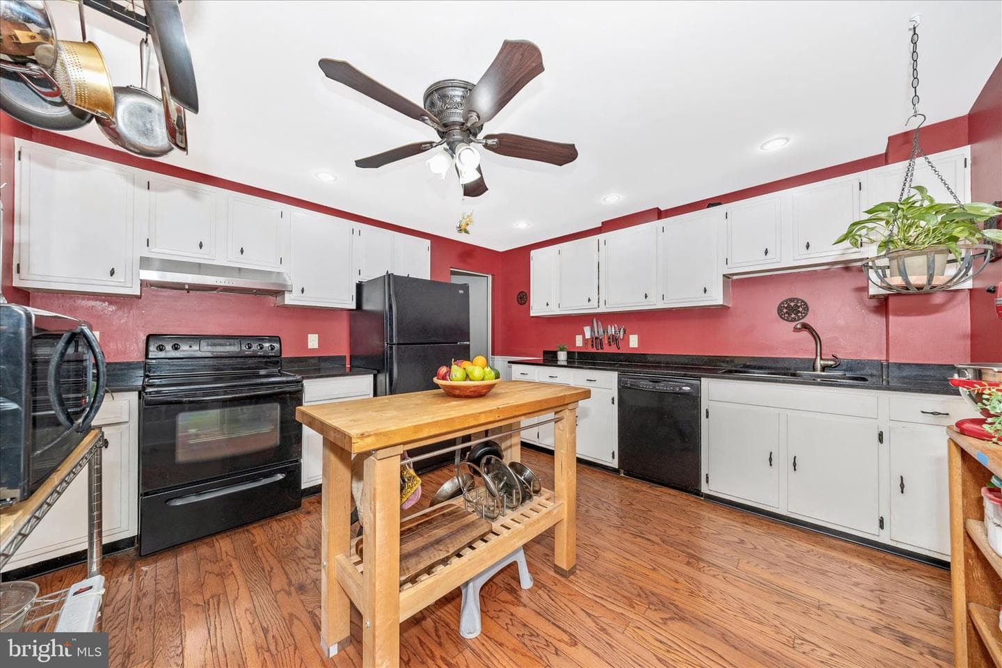 24 E 8th Street photo 17