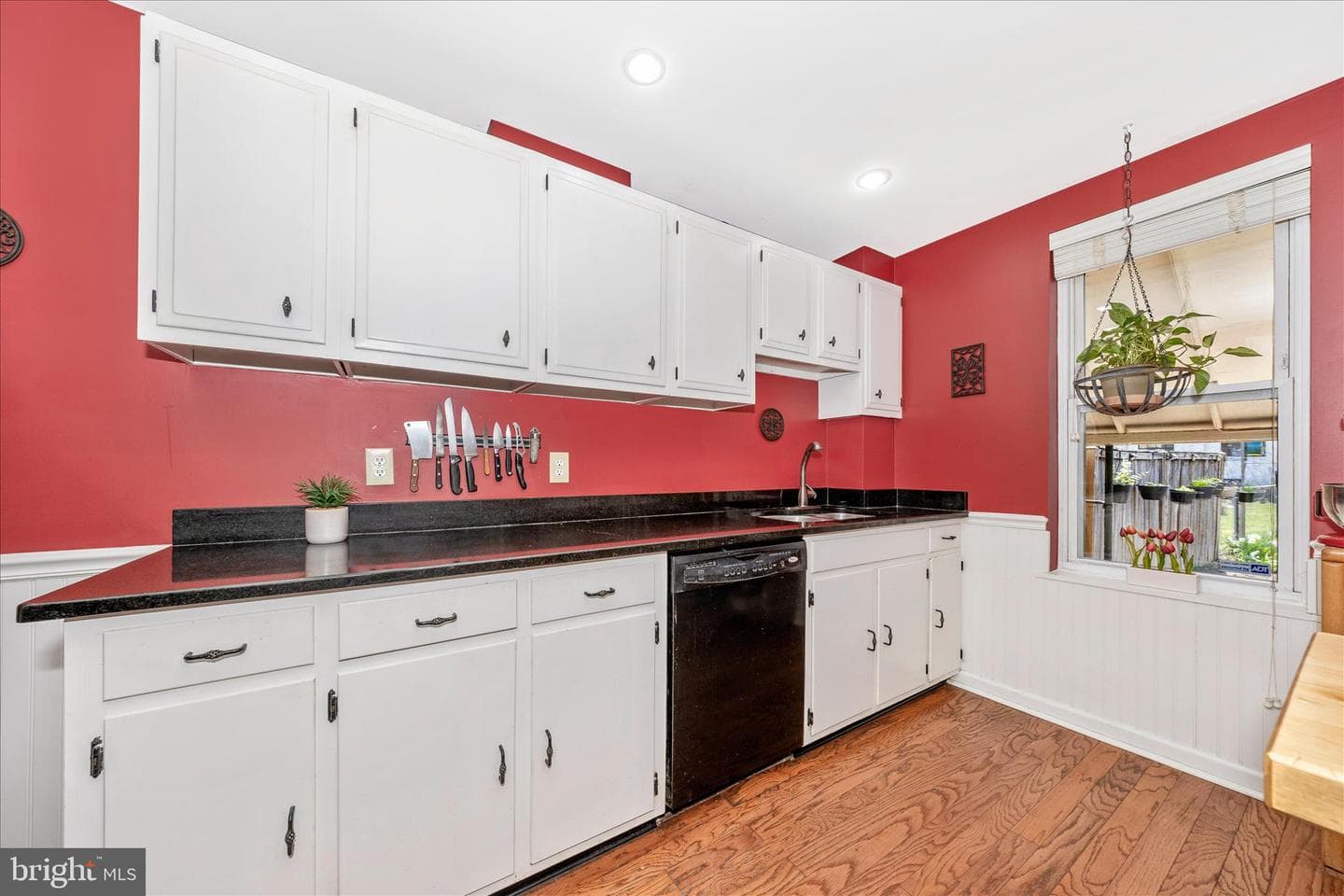24 E 8th Street photo 19